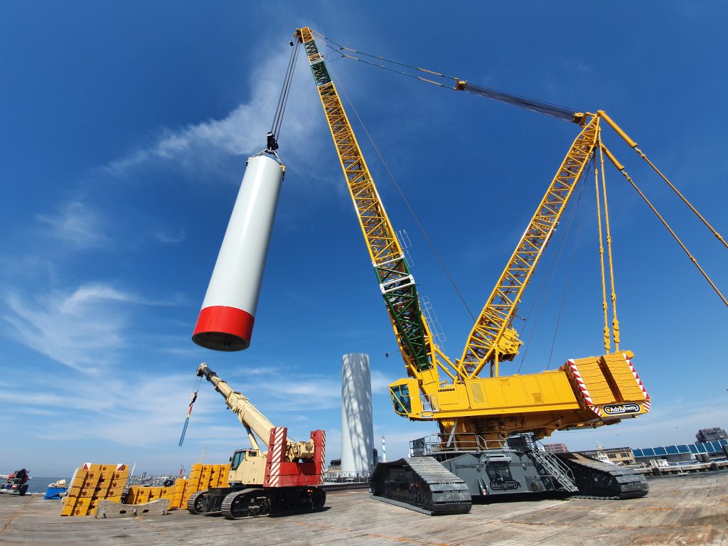 Turbine-component lifting illustrated by MWS